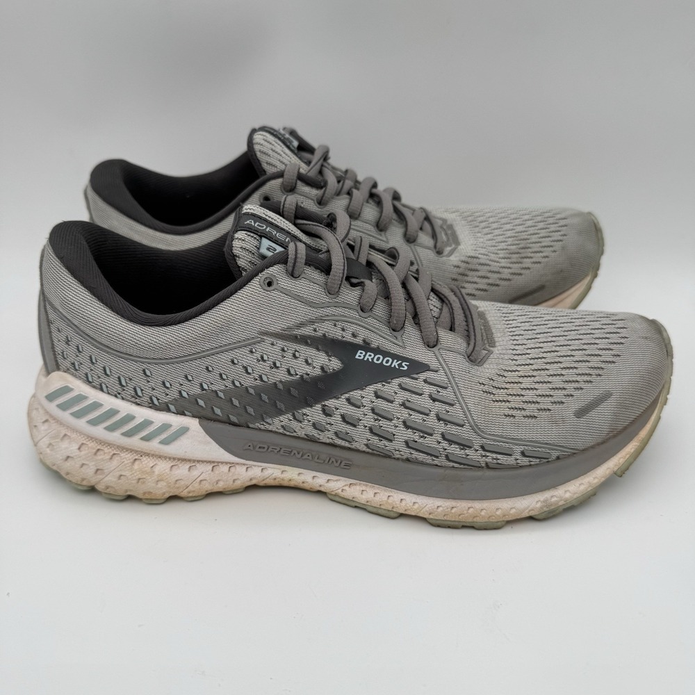 Brooks Adrenaline GTS 21 Women's Size 8.5 B (Medium) Running Shoes Gray